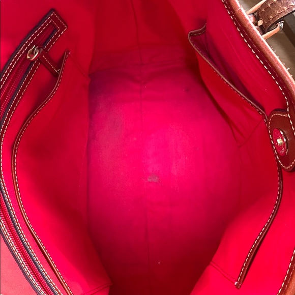 DOONEY & BOURKE Tote with Structured Design and Double Straps - Picture 4 of 6